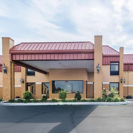 Cardinal Inn & Suites มันซี ภายนอก รูปภาพ