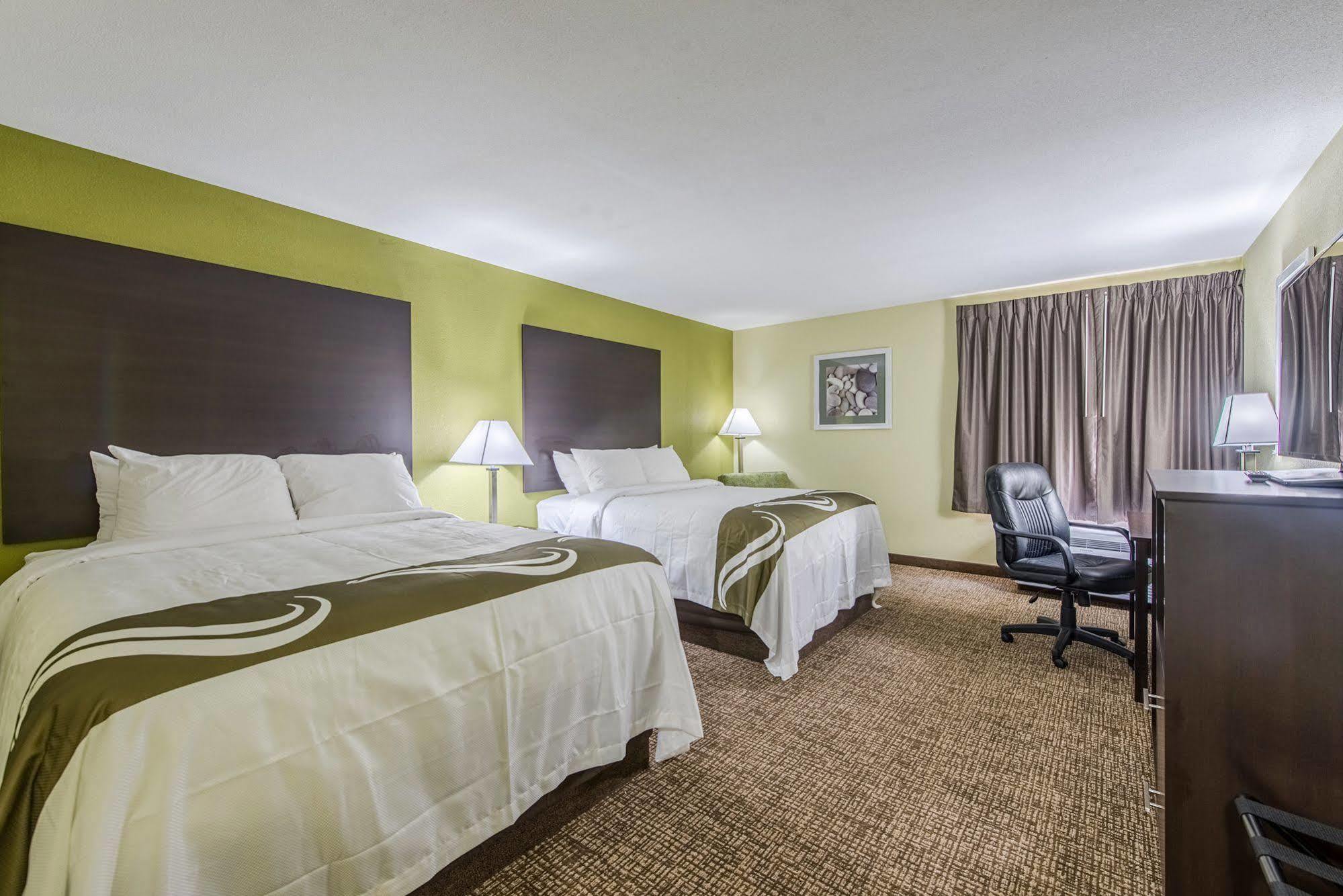 Cardinal Inn & Suites มันซี ภายนอก รูปภาพ