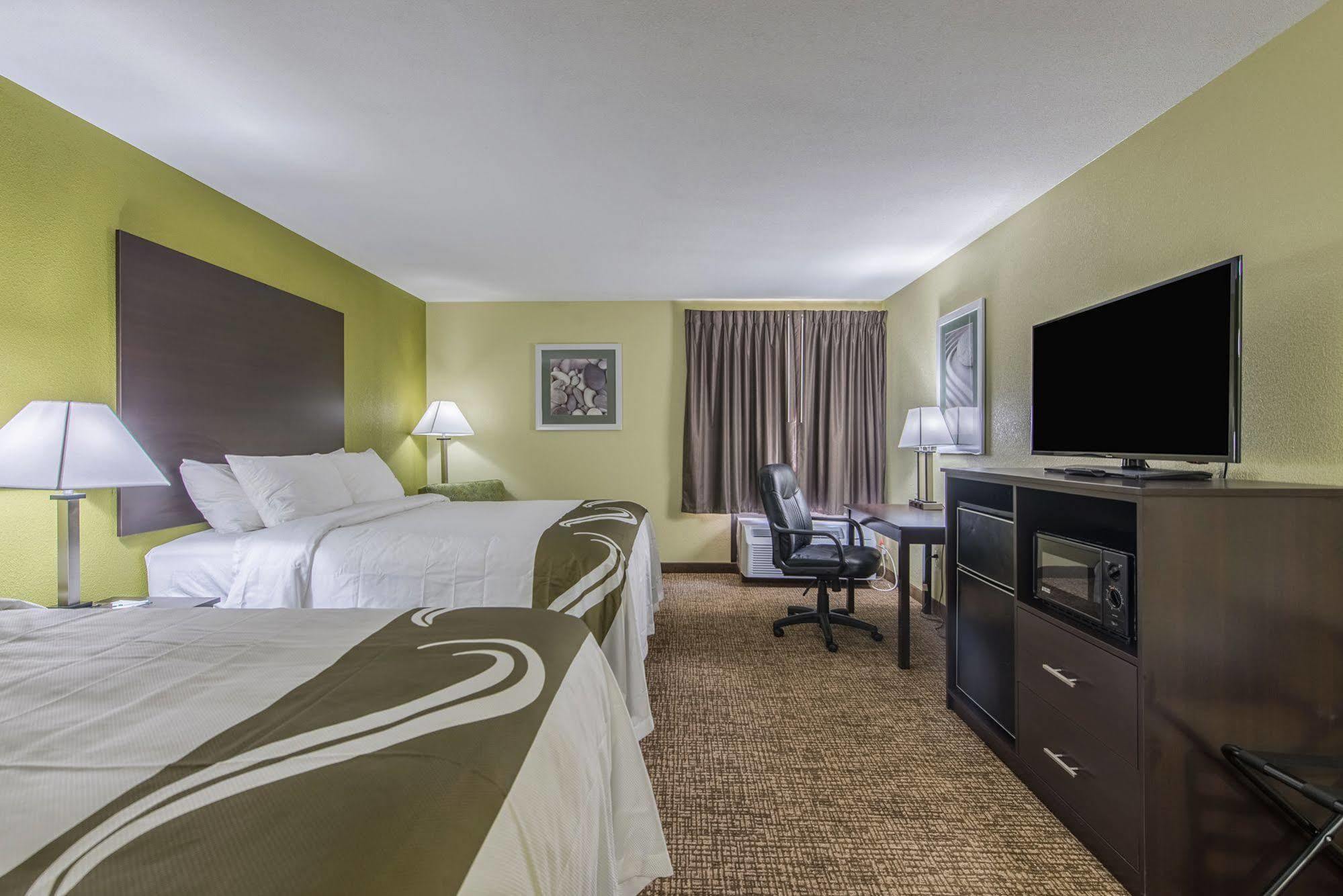 Cardinal Inn & Suites มันซี ภายนอก รูปภาพ